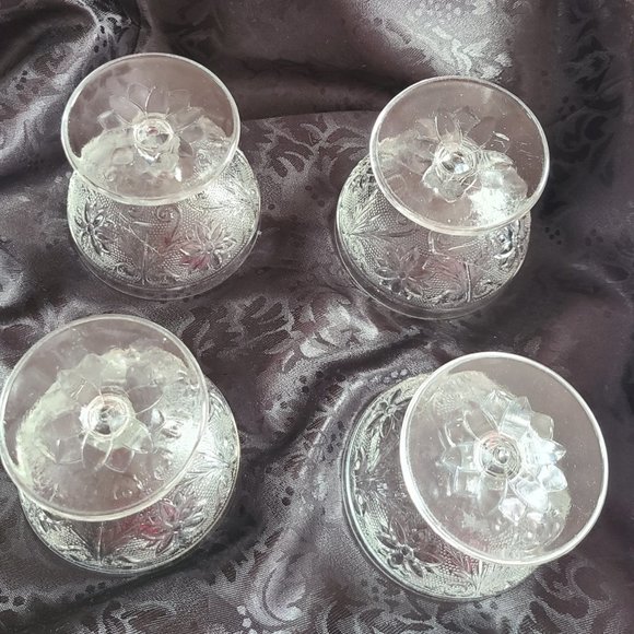GLASS/CRYSTAL Floral (Poinsettia) Designed Dessert Cups (Set of 4) - Picture 4 of 6